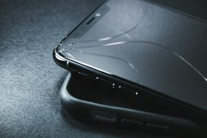 スマホ　画面割れ