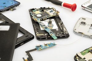 スマホの画面割れを自分で修理したい！効果的な方法や注意点とは？