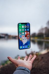 スマホの液晶漏れを修理する方法と必須の応急処置を紹介