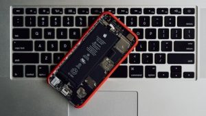 iPhoneXのバッテリー交換が一番スムーズにできる方法は？費用やかかる時間について解説