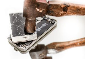 iPhoneの画面が割れてしまった…！即日修理できる場所はどこ？