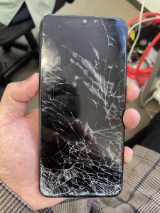 画面割れスマホ