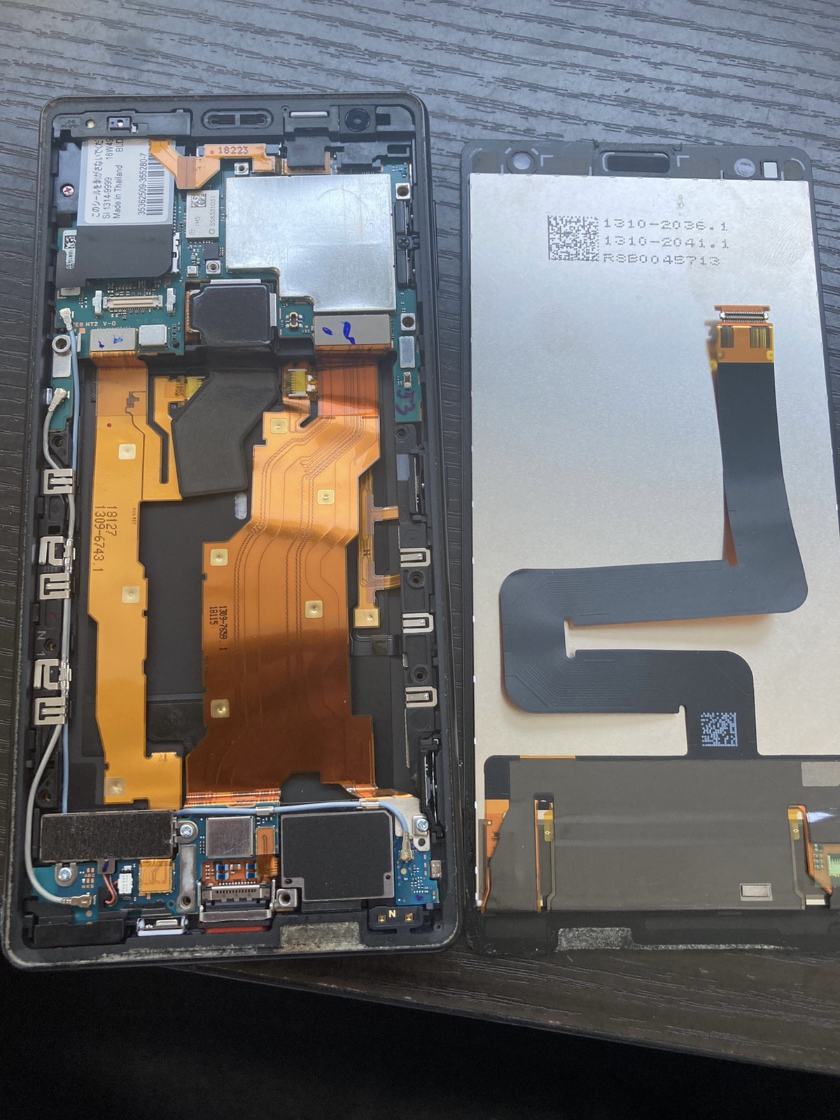 Xperia XZ2】充電が出来なくなった充電コネクタの修理実績（新宿店