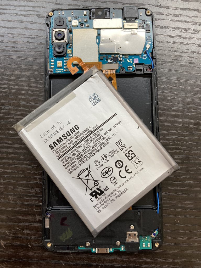 Galaxy A7　バッテリー交換　修理　新宿