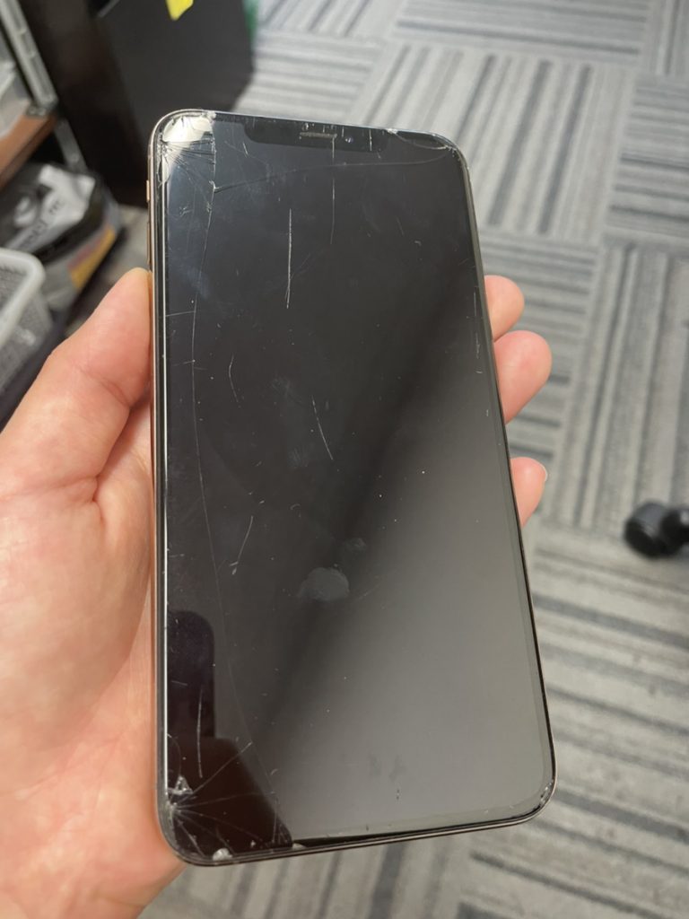 iPhoneXsMax　画面割れ