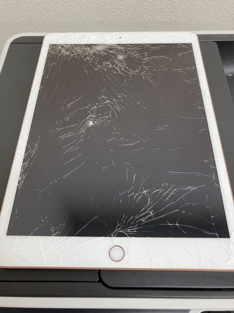 iPad7(2019)　ガラス割れ　画面割れ　ガラス交換　画面交換　デジタイザー交換　修理　新宿