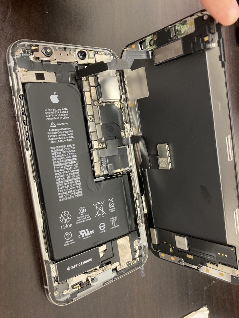 iPhone XS 画面修理 新宿