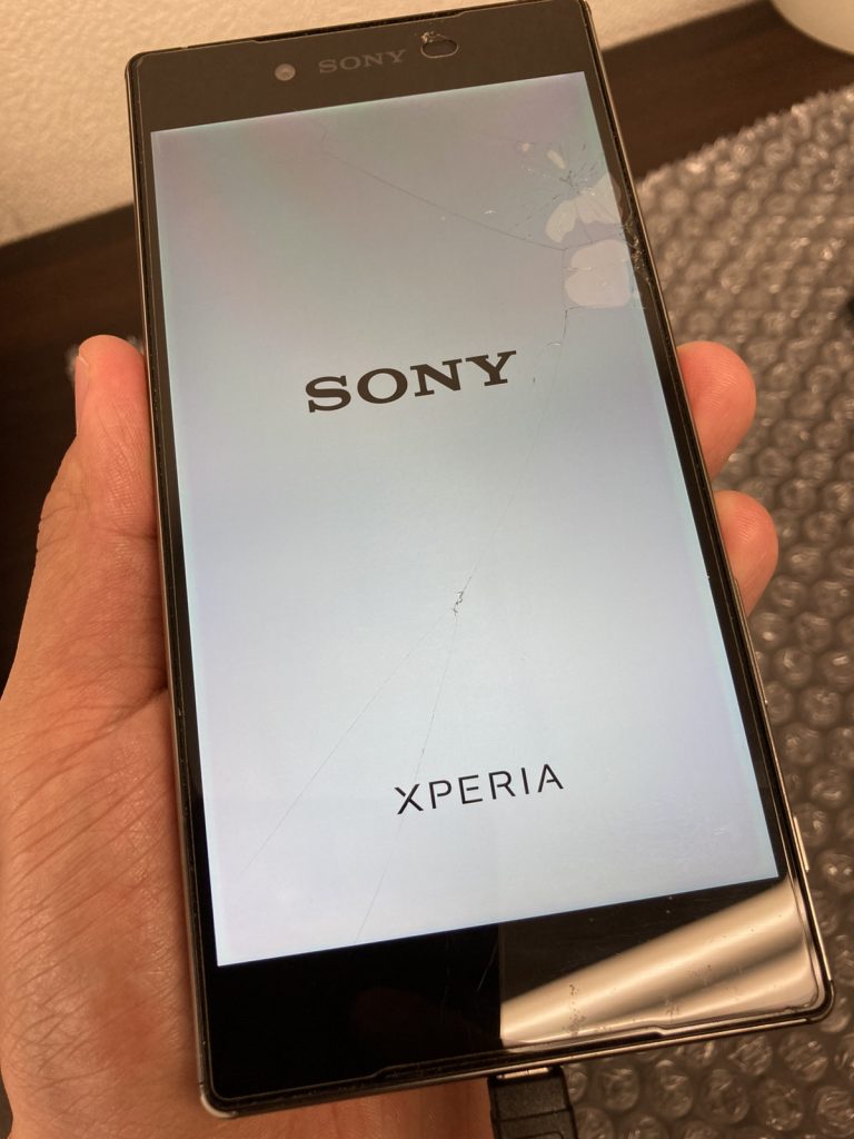 Xperia Z5 Premium　起動不可　バッテリー交換　修理　新宿