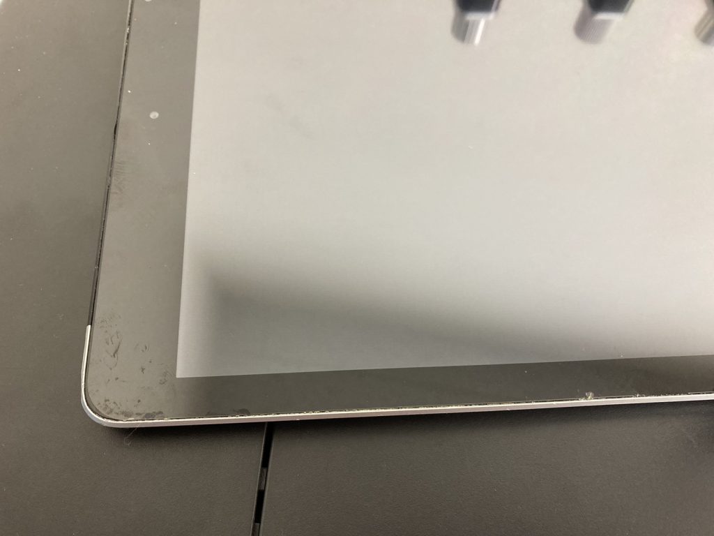 iPad 6 2018　ガラス割れ　画面割れ　ガラス修理　画面修理　ガラス交換　画面交換　修理　新宿