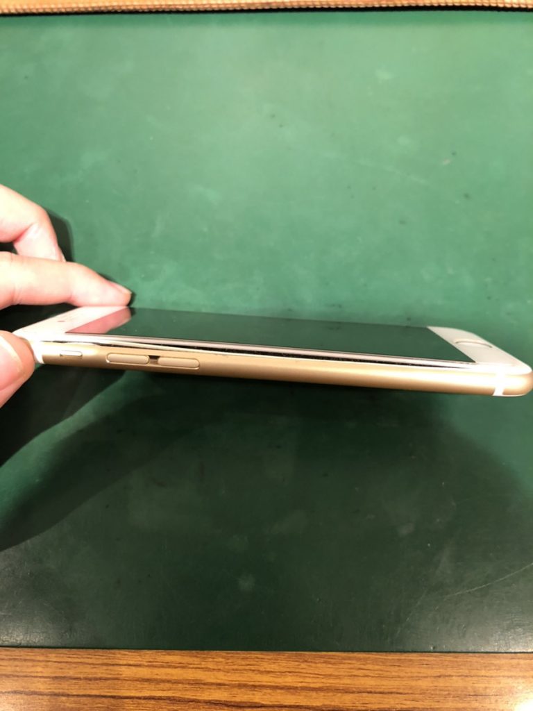 iPhone6S バッテリー膨張 横浜ビブレ