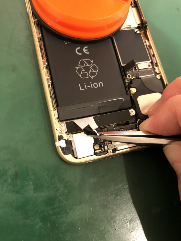 iPhone6S バッテリーシール剥がし 横浜ビブレ