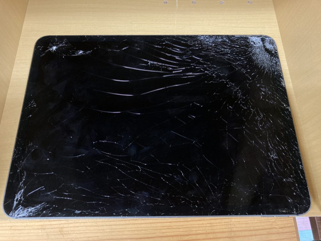 iPad Pro4 11inch　画面割れ　画面交換
画面修理　修理　新宿
