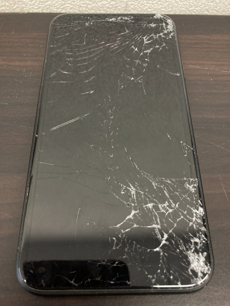 iPhone 11　画面割れ　タッチ不良　画面交換　画面修理　修理　新宿