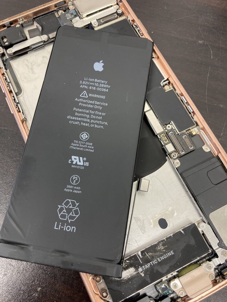 iPhone 8 Plus　バッテリー交換　画面割れ　画面修理　画面交換　修理　新宿