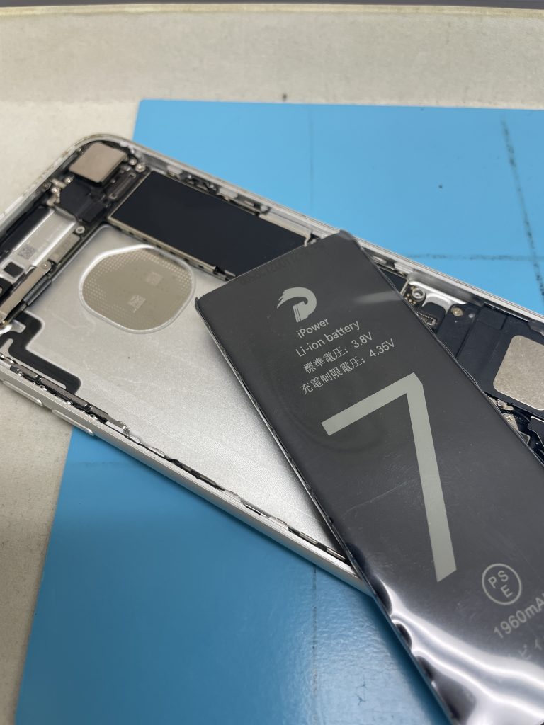 iPhone7バッテリー交換風景