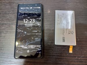 XperiaXZ2 Compact　分解　バッテリー　