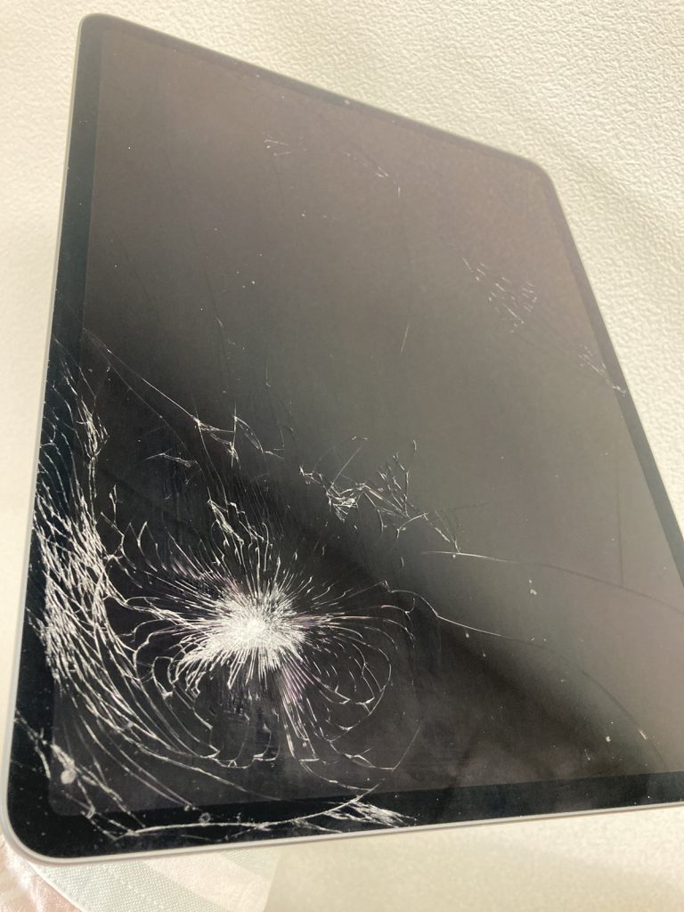 iPad Pro11 第2世代　画面割れ　液晶不良　画面交換　液晶交換　画面修理　液晶修理　修理　新宿