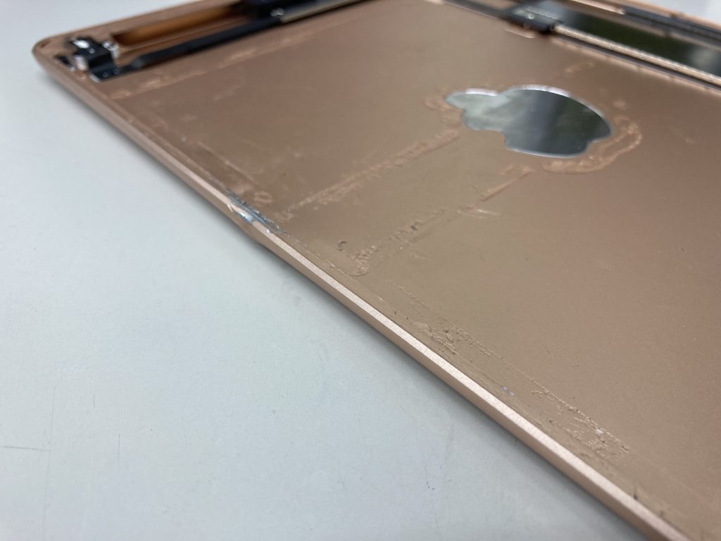 iPad 6(2018)　ガラス割れ　画面割れ　ガラス修理　画面修理　フレーム矯正　修理　新宿