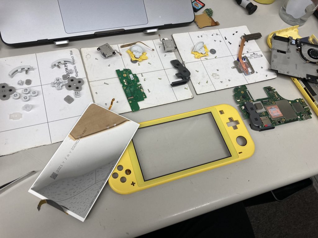 Nintendo Switch lite　液晶不良　画面不良　液晶交換　画面交換　液晶修理　画面修理　修理　新宿