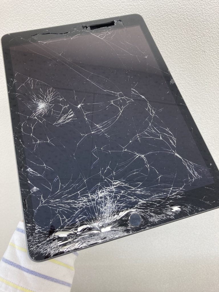 iPad 9(2021)　画面割れ　ガラス割れ　画面交換　ガラス交換　画面修理　ガラス修理　修理　新宿