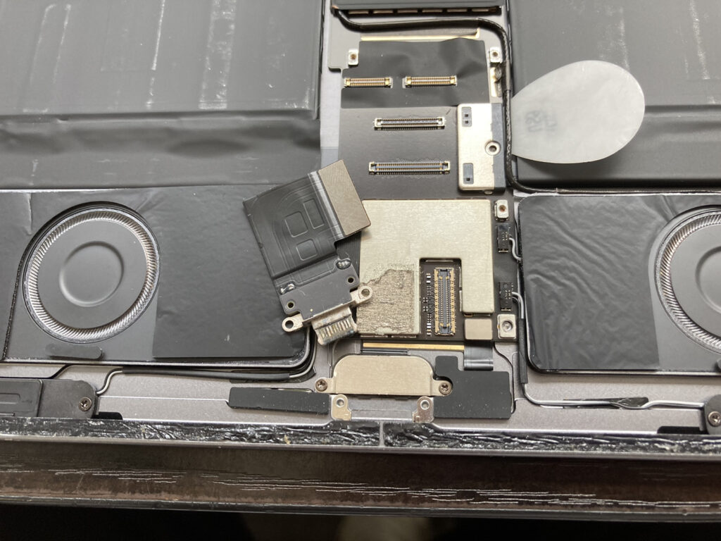 iPad Pro12.9 第3世代　起動不可　充電不良　ドックコネクタ交換　ドックコネクタ修理　修理　新宿