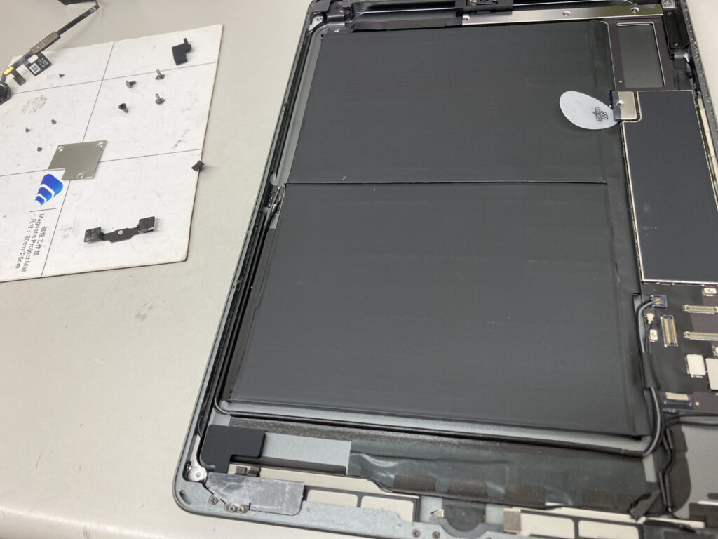 iPad 7(2019)　画面割れ　ガラス割れ　画面交換　ガラス交換　画面修理　ガラス修理　新宿