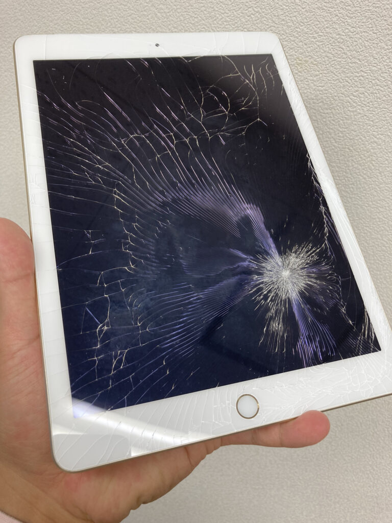 iPad5(2017)　画面割れ　ガラス割れ　画面交換　ガラス交換　画面修理　ガラス修理　新宿