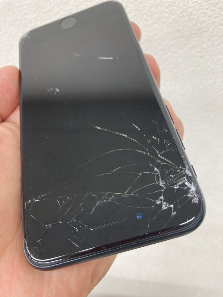 iPhone SE3　第3世代　画面割れ　画面交換　画面修理　修理　新宿