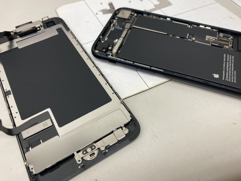 iPhone SE3　第3世代　画面割れ　画面交換　画面修理　修理　新宿