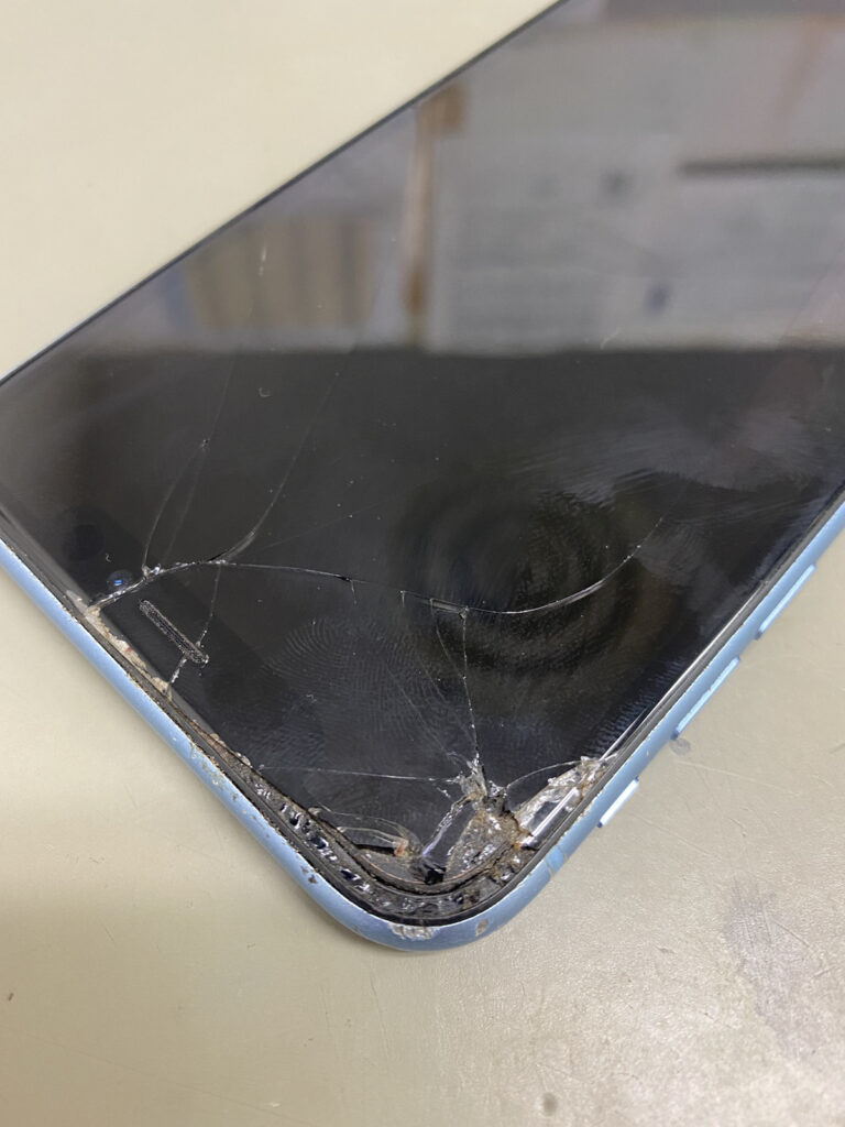 iPhoneXR ガラス割れ 修理