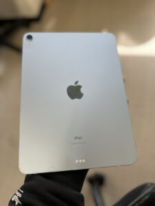 【iPad Air4】割れてしまった画面の画面交換修理実績(新宿店)