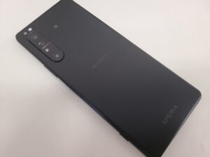 【Xperia 1 Ⅱ】割れてしまった画面の交換修理(新宿店)