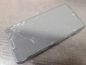【AQUOS sense5G】故障してしまった液晶の画面交換修理 (新宿店)