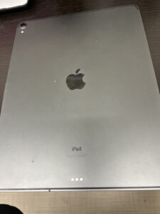 【iPad Pro 12.9 第3世代】割れた画面の交換修理実績(新宿店)