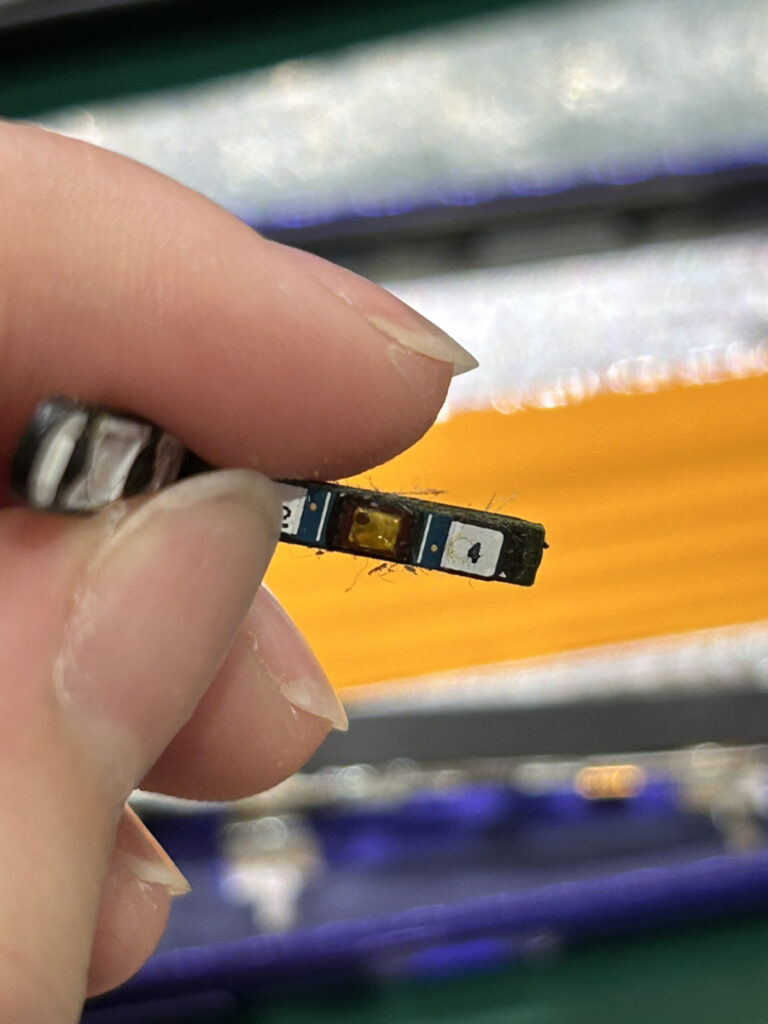 Xperia 5 (SOV41) ブラック SIM解除済み (指紋認証故障) Xperiaの電源ボタン（指紋センサー）に意図せず触れてロック解除する