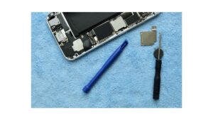 iPhone13は水没しても普通に使える？水没マークの確認方法と適切な対処法4選