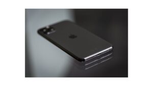 iPhone12は水没しても大丈夫？水没マークの確認方法とおすすめの対処法4選