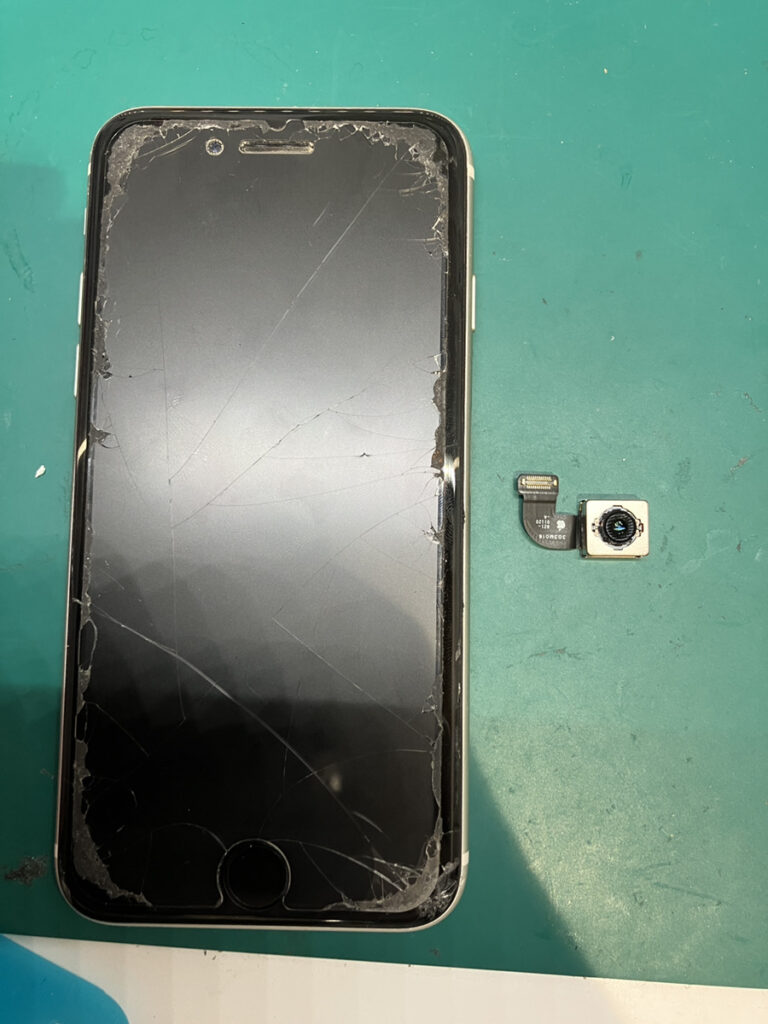 iPhoneSE3アウトカメラ交換修理【COCOスマホソニック錦糸町PARCO店