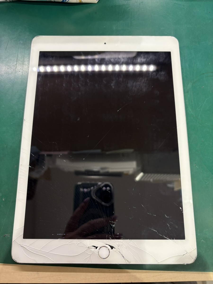 iPad Air2画面交換修理【COCOスマホソニック錦糸町PARCO店】