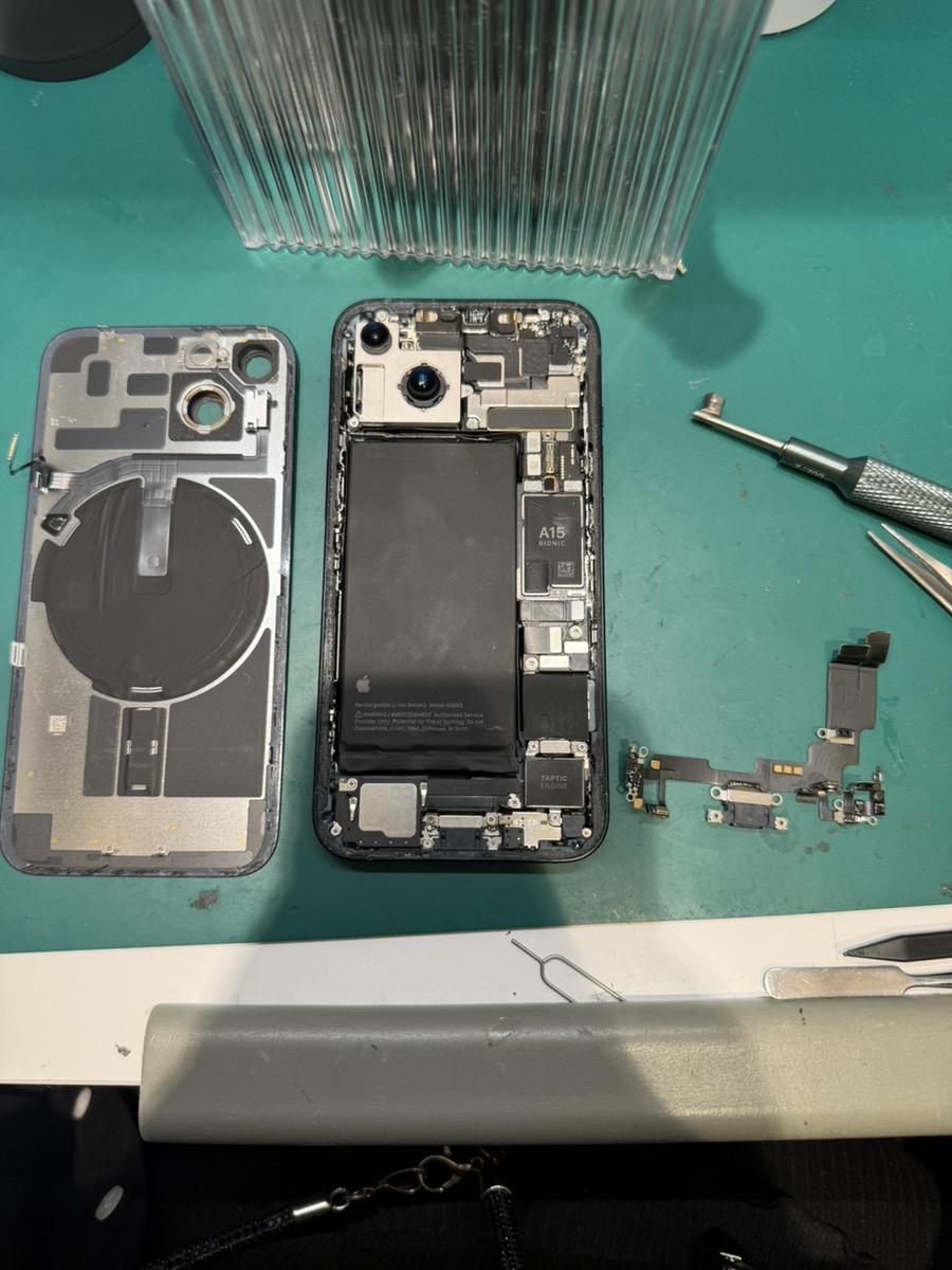iPhone14ドッグコネクタ交換【COCOスマホソニック錦糸町PARCO店】