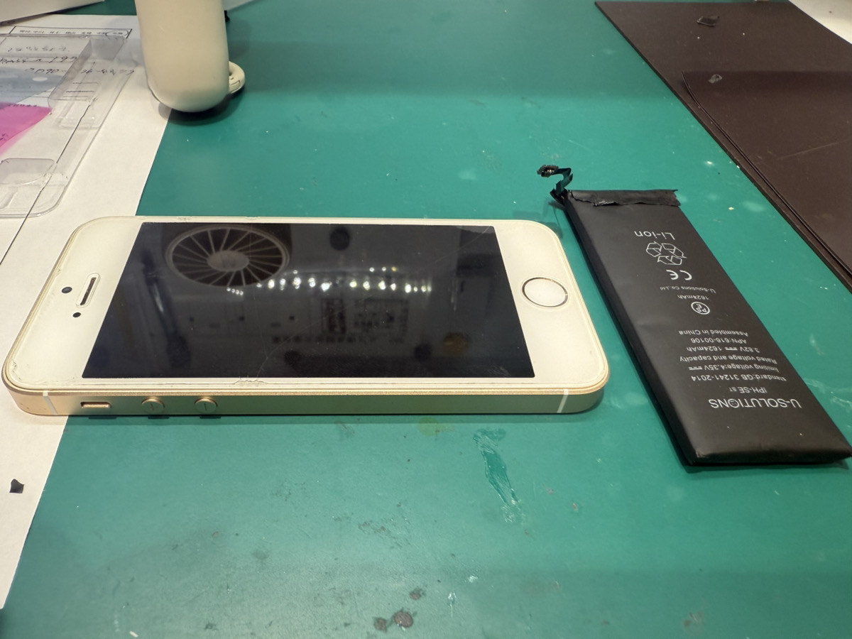 iPhoneSEバッテリー交換修理【COCOスマホソニック錦糸町PARCO店】