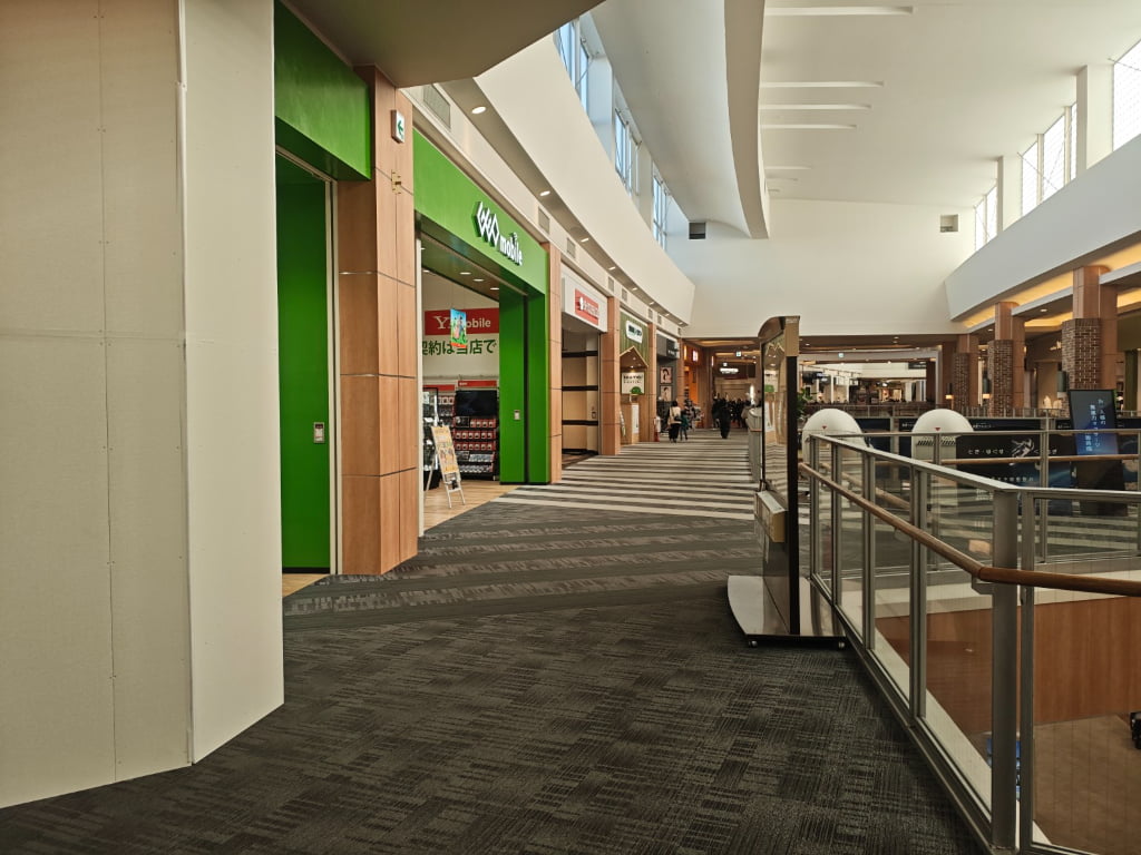 ５.2階フロアへ着きましたら、そのまま真っすぐ進んでいきましょう。 少し歩くと左手に店舗がありますので、直接ご来店くださいませ。