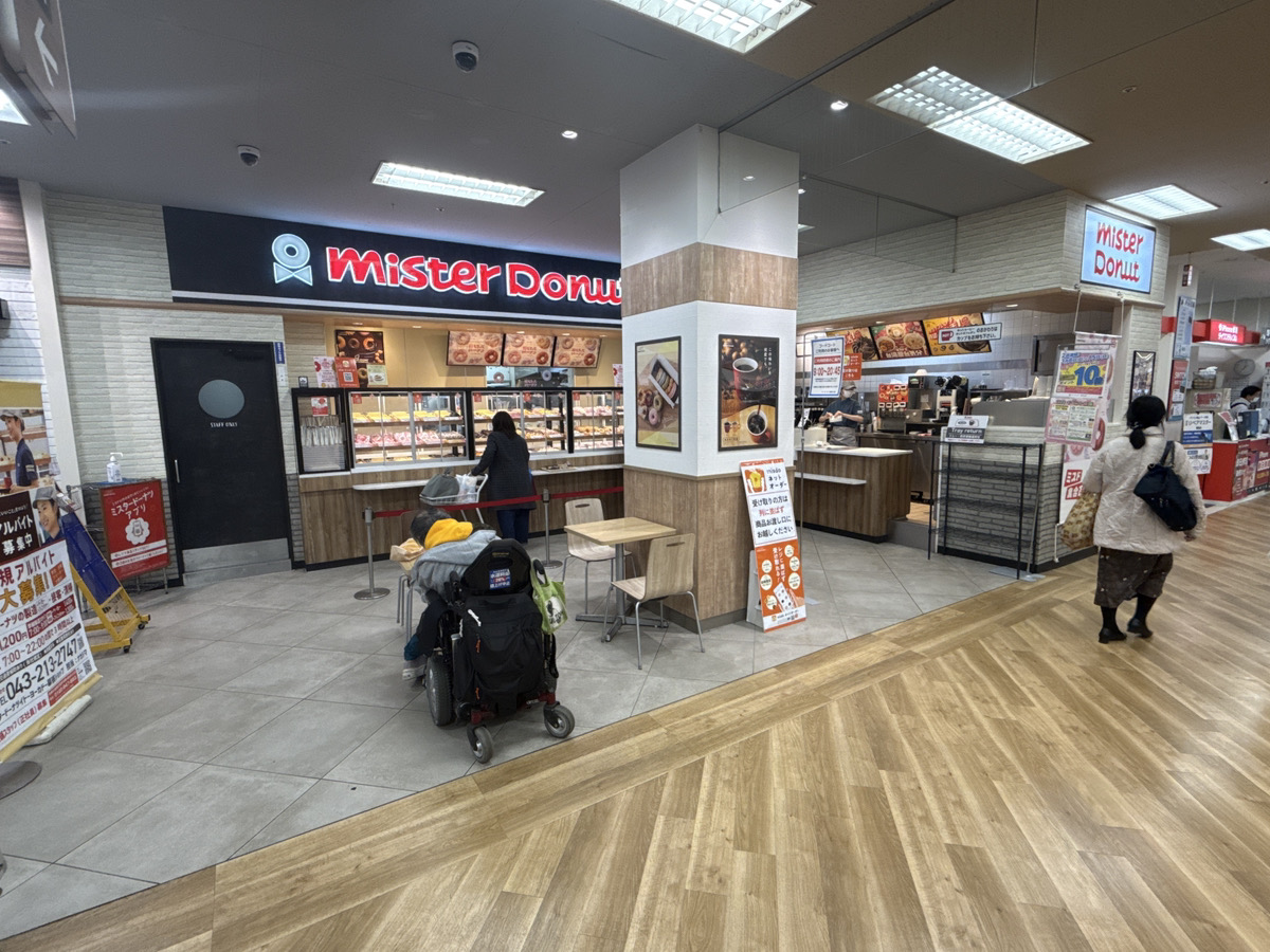 ５.道なりに進行するとミスタードーナツ様がありますので、右隣の区画に当店がございます。