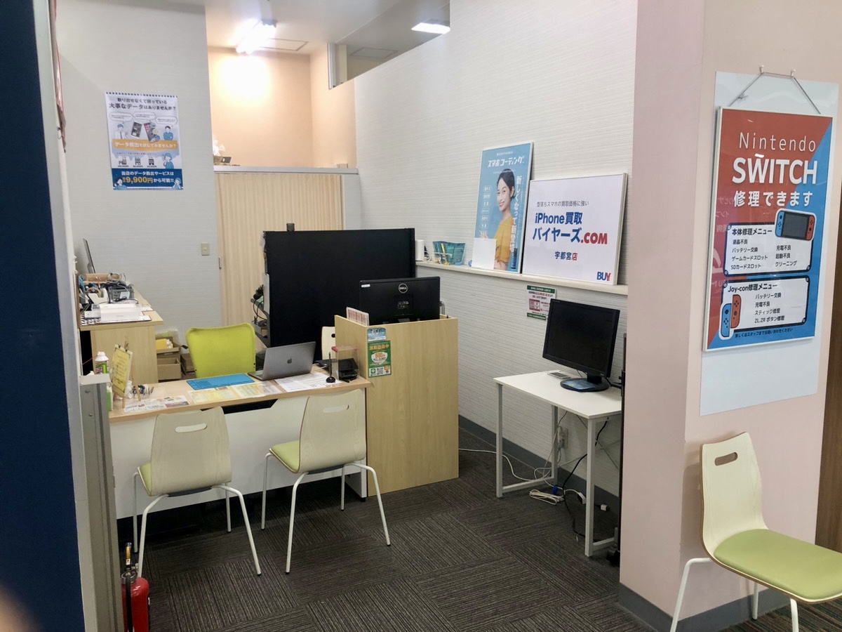 通路右手側に当店がございます