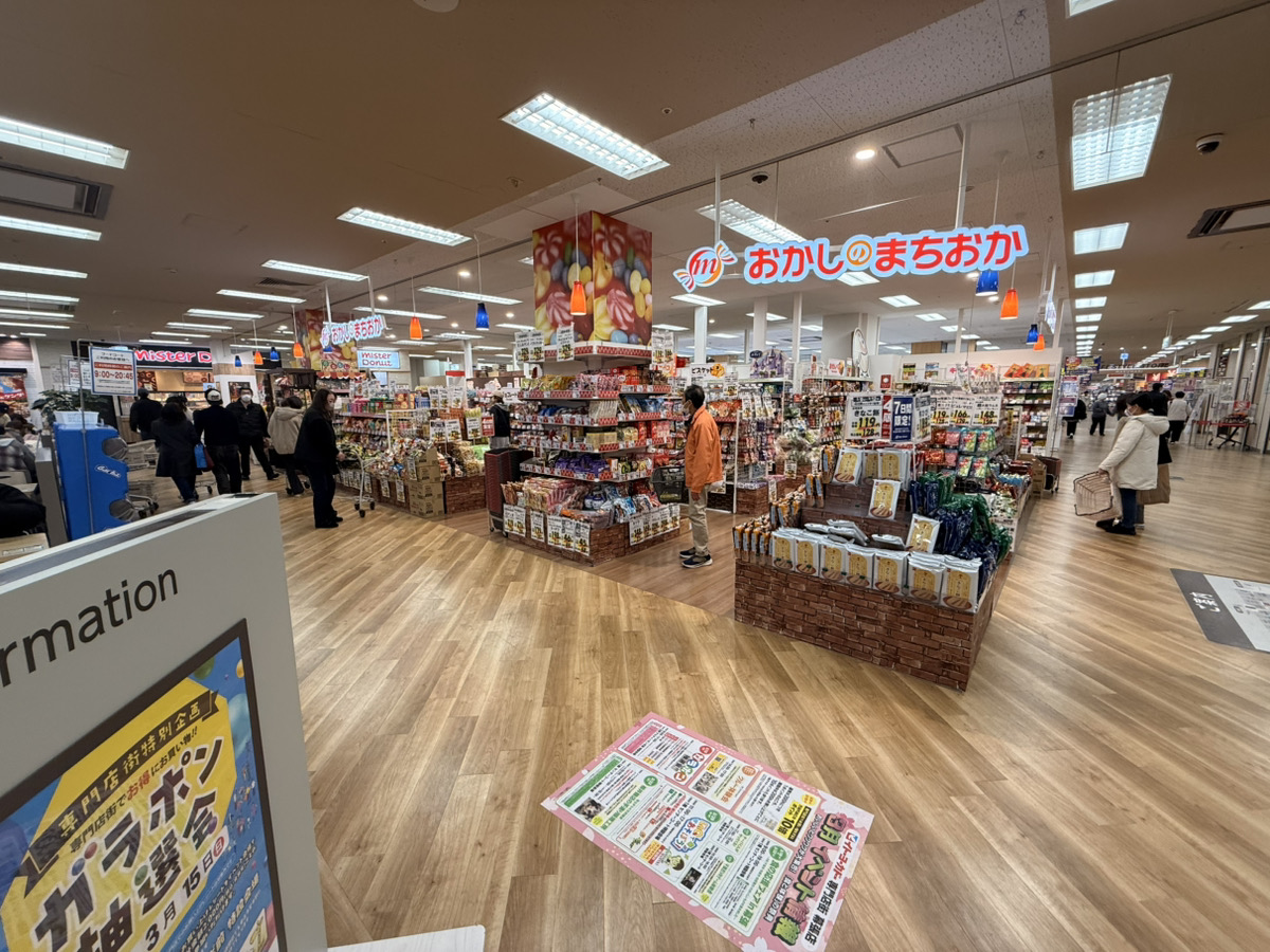 ４.おかしのまちおか様の前を通過するところで、左方向へ進路を取ってください。