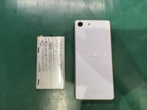 Xperia ACE (SO-02L) バッテリー交換修理【COCO東急プラザ蒲田店】
