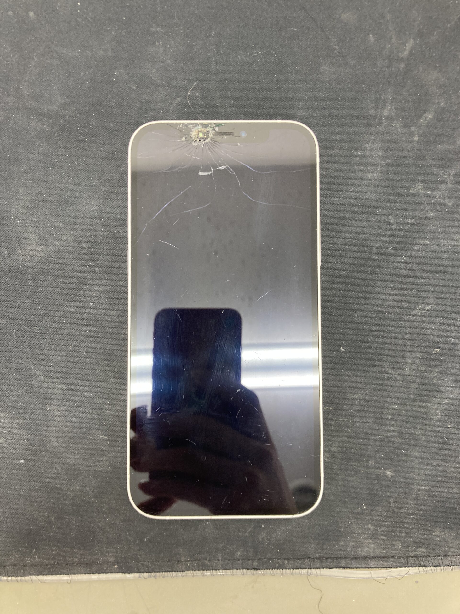 iPhone 12 画面交換修理 【スマホソニック八王子店】